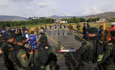 Cinquecento donne venezuolane attraversano frontiera per invadere supermarcati colombiani